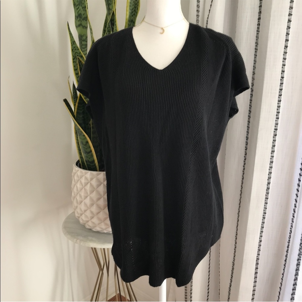 🌴Magaschoni Black Knit top Size M